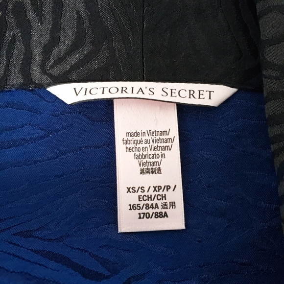 VICTORIA'S SECRET ZEBRA PRINT SATIN KIMONO - Picture 4 of 4